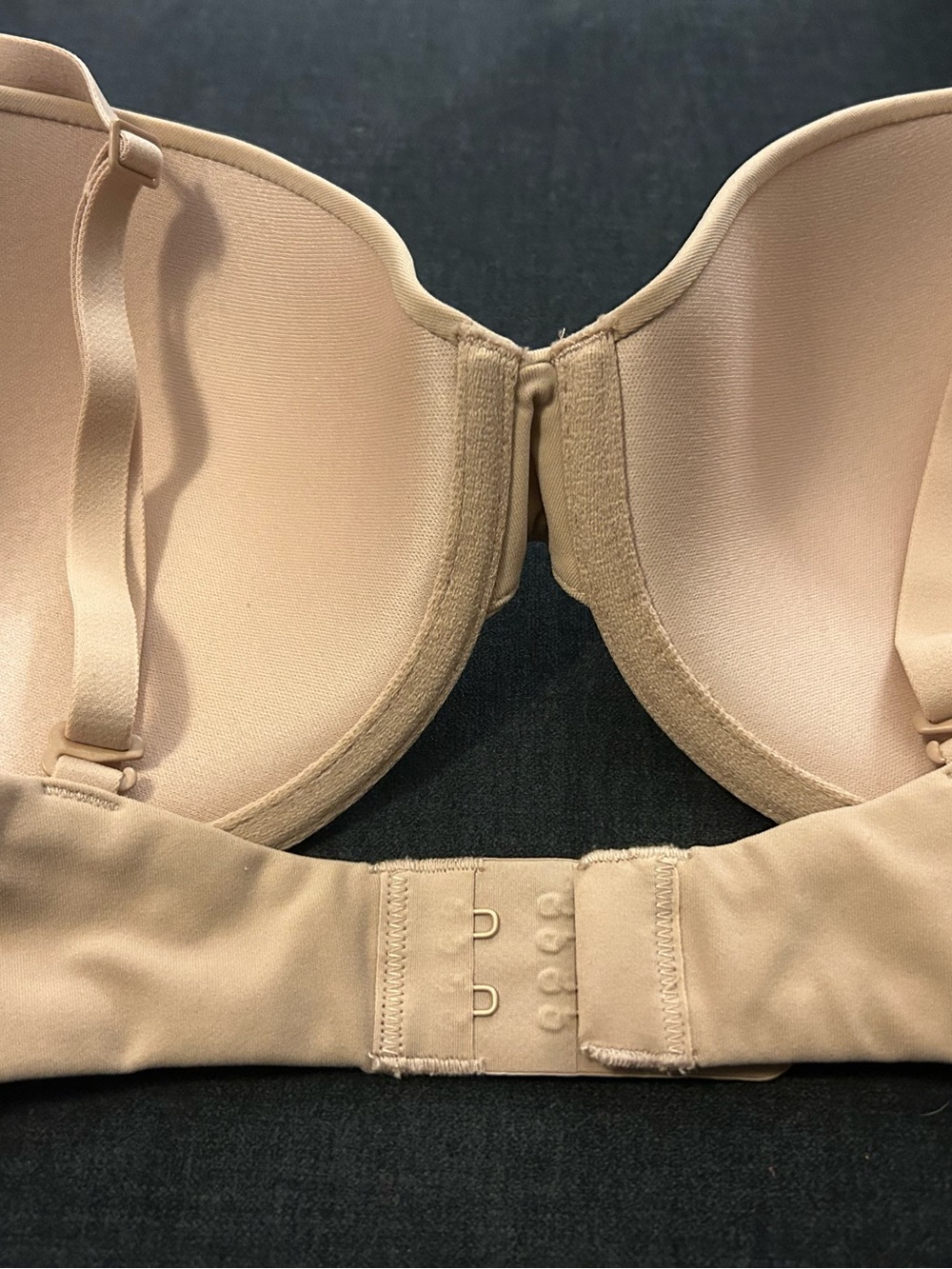 SKIMS Smooth Nude T-Shirt Bra - Light Beige - Picture 3 of 3